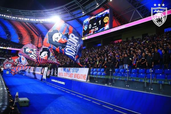 OfficialJohor's tweet image. More scenes from our International Club Friendly against Borussia Dortmund tonight… It was a pleasure, @BVB !

More photos at facebook.com/20845318598465…

#JDTvBVB
#InternationalClubFriendly
#LuaskanKuasamuJohor
#JDTforAll
