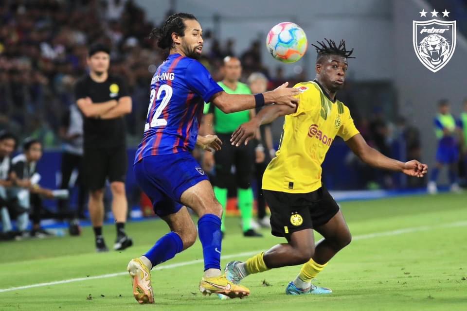 OfficialJohor's tweet image. More scenes from our International Club Friendly against Borussia Dortmund tonight… It was a pleasure, @BVB !

More photos at facebook.com/20845318598465…

#JDTvBVB
#InternationalClubFriendly
#LuaskanKuasamuJohor
#JDTforAll