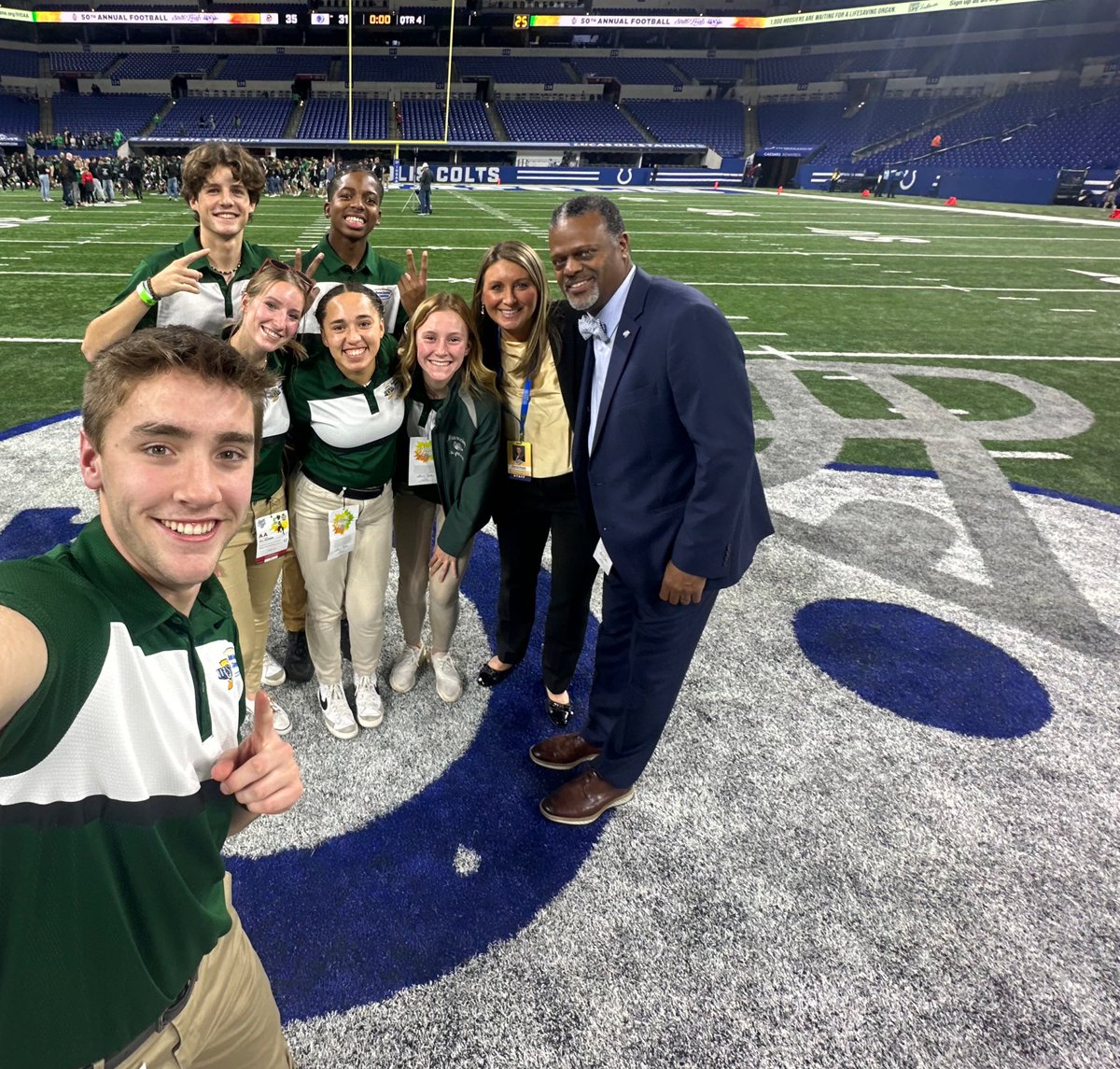 ✨It’s moments like this that are so rewarding for adults.✨ I love these student-athletes &amp; the joy they bring to everyone around them!#RewardingMoment #StudentLeaders #Appreciate #MadeMyDay <a href="/the_drayster/">Dray Caldwell</a> <a href="/pope23dontae/">Dontae Pope</a> <a href="/maryecox0015/">Mary Cox</a> <a href="/rfaulkens/">Robert E. Faulkens</a> <a href="/IHSAA1SAC/">IHSAA Student Advisory Committee</a> <a href="/IHSAA1/">IHSAA</a> #ThisIsYourIHSAA