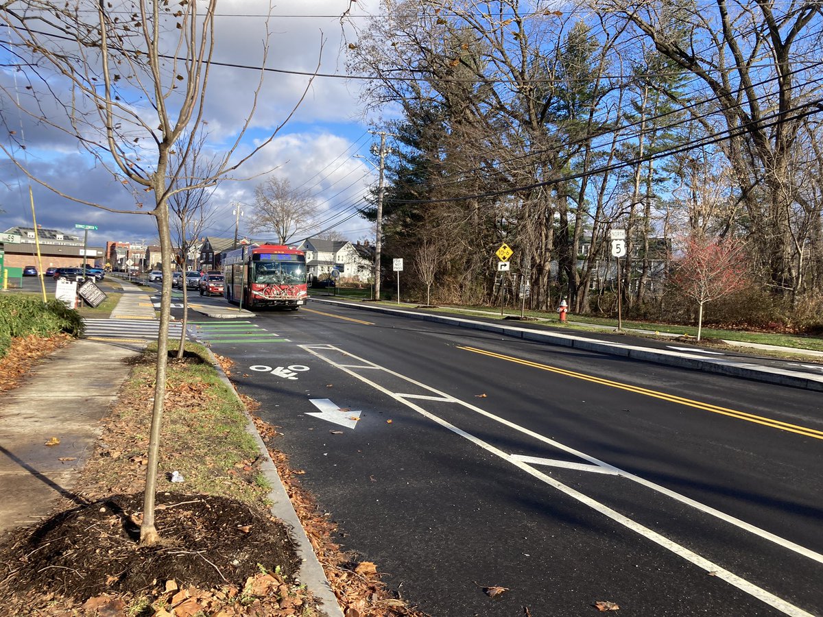 The new floating bus stop is finally being used &amp; I caught some multimodal bus + bike action this morning 😍