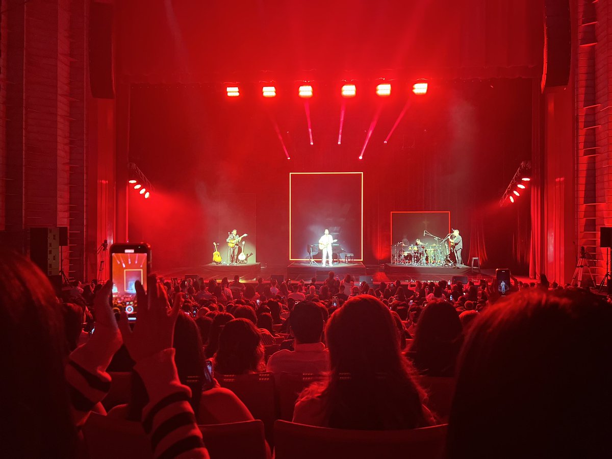 Dany_Salas's tweet photo. Espectacular, íntimo, derroche de talento y humildad en un solo artista, son las palabras con la que describo el concierto de Pablo en Santo Domingo. Tenía tiempo esperando que viniera a SD y valió la espera cada segundo!!!  #pabloalboran #SantoDomingo https://t.co/sytclZEX2A