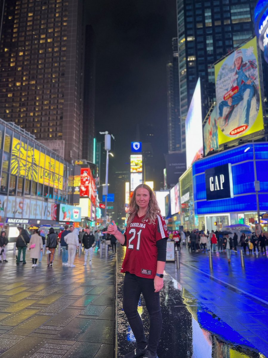 jesshsisk's tweet photo. @CoachSBeamer Gamecock alum living in Spartanburg but in NYC for my birthday this weekend. I came prepared to represent! Thanks for the wonderful birthday gift!! #cheersto40 https://t.co/RaibP9PZug