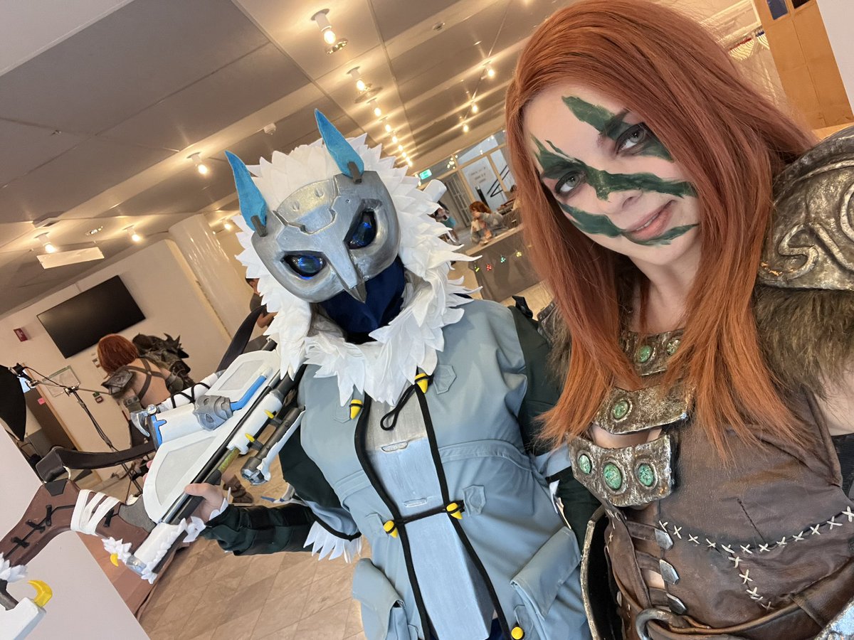 anhyracosplay's tweet photo. What a great weekend at @DreamHack  Winter!!! 🇸🇪 It was an honor to be part of the jury of @ELGIGGAMING cosplay contest with the wonderful @TheDarkesttears and @SurineCosplay 💗 ☺️ And Im so happy because i met so many old and new friends!!!! Already missing Sweden! 🥲 https://t.co/Rf0SHLyjHE