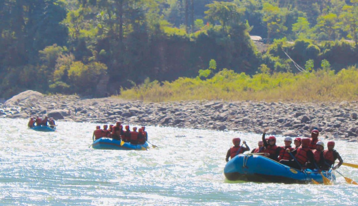trishakticorps's tweet photo. #ECTTAA22
#TrishaktiCorps conducted 22 km White Water Rafting expedition on roaring rapids of #Teesta River. The joint Expedition witnessed participation of ITBP, SSB, Sikkim Police, NCC & College students alongwith Army personnel.
@adgpi
@easterncomd https://t.co/o7jLwzbSAH