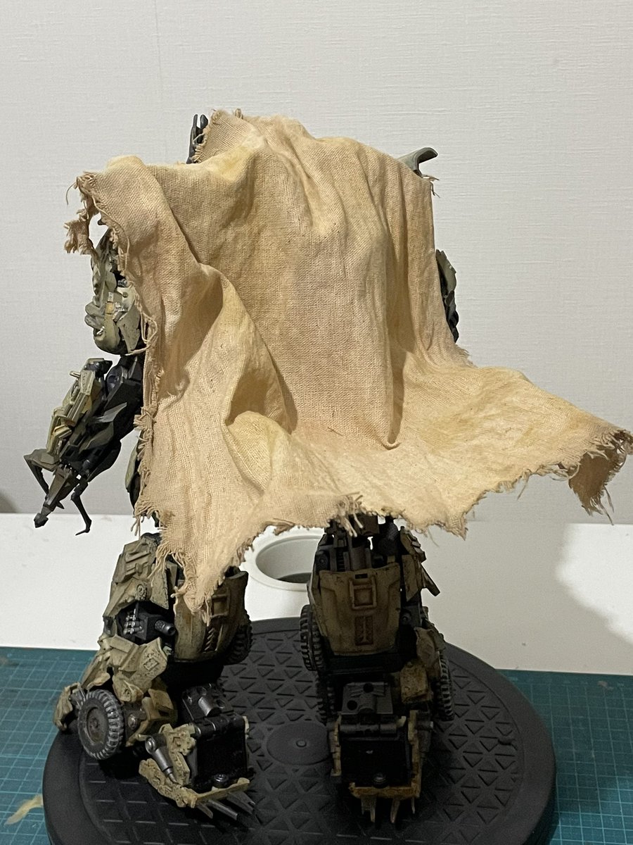 zombitrip's tweet photo. メガトロンのマント
むちゃ上手く完成したんだけどっっ！
prime1studioをじっくり観察して、
リペイントメガ様に被せて、ザクザク切って、バランスとって、染めて、汚して、完成。
やたらマッチしてる・・・。
#TFTOYの面白さを伝え隊 #トランスフォーマー #transformers #リペイント https://t.co/fn72eamih0