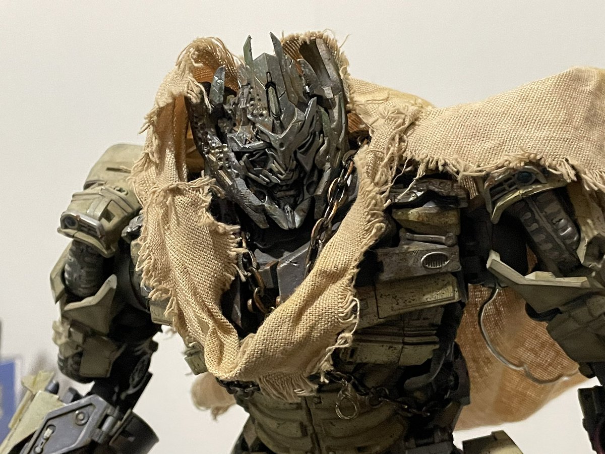 zombitrip's tweet photo. メガトロンのマント
むちゃ上手く完成したんだけどっっ！
prime1studioをじっくり観察して、
リペイントメガ様に被せて、ザクザク切って、バランスとって、染めて、汚して、完成。
やたらマッチしてる・・・。
#TFTOYの面白さを伝え隊 #トランスフォーマー #transformers #リペイント https://t.co/fn72eamih0