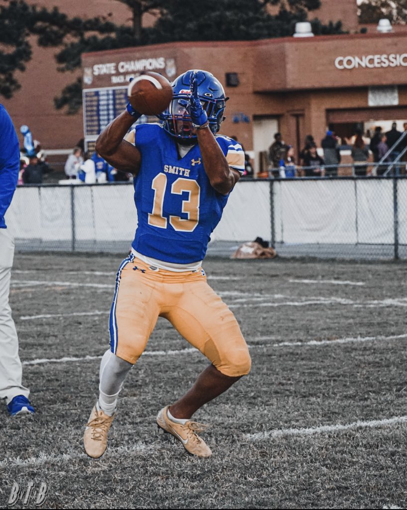 zaeee13's tweet photo. https://t.co/7mJfj2EEeb Senior Tape! Quick, Physical Ath. GPA: 3.8 , ‘23 that’s ready to work!!!! Film never lie! https://t.co/djgcM8d6DQ