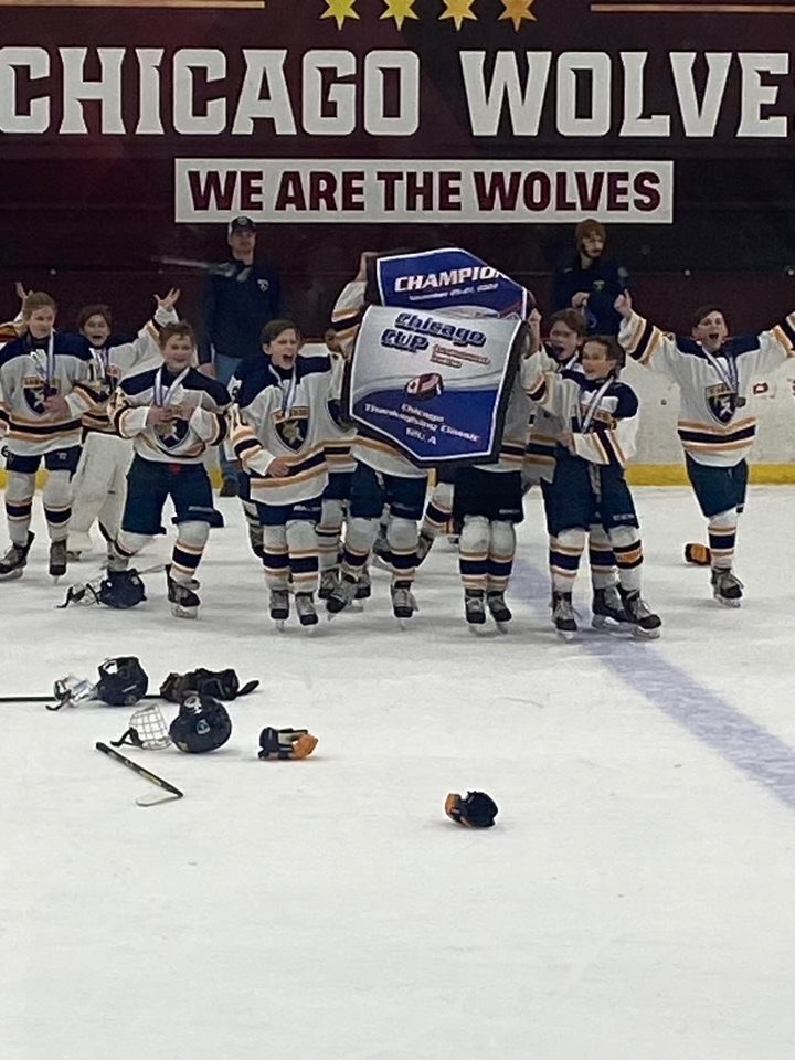 SabreHockey1's tweet photo. 12U NIHL 1 went undefeated this weekend, including a couple of shut outs, to win the Chicago Thanksgiving Classic! 
#peeweesilva https://t.co/2TTFWF5BeV