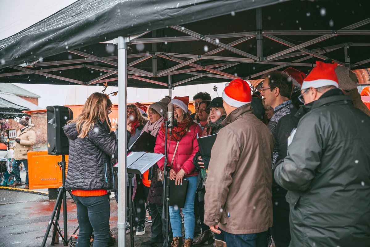 There will be live entertainment on Princess Street (opposite Lost and Found) on Sunday 4th December🎶🎙

12-2pm Get Back Band are busking to raise money for charity

2.30pm – 4pm Knutsford Beats will be singing to raise money for charity