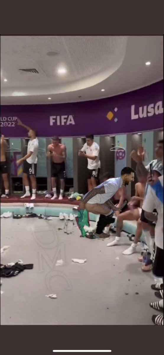 JuanjoMonzon's tweet photo. Esta es la imagen por la que Canelo se enojó con Messi https://t.co/mbim3kRVbu