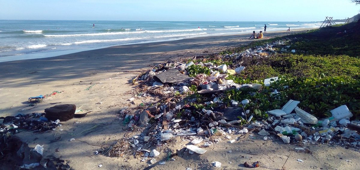 ChargeHolidays's tweet photo. Mind the coasts when you manage your waste!

They threaten natural habitats and marine and coasts while also contributing to climate change by releasing methane. While traveling, remember that even a single plastic bag takes 1000 years to degrade and releases toxins. https://t.co/cFeigpXMVh