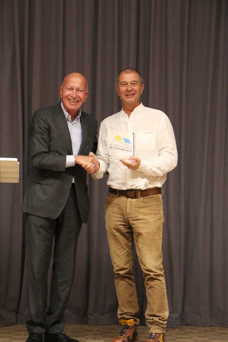 Première visite de Thierry Saussez sur le terrain à Cadaujac en Gironde pour saluer la performance de la commune dans notre palmarès et sa décision d’exploiter le label. D’autres visites de communes labellisées sont déjà programmées. #terresdoptimisme
sudouest.fr/gironde/cadauj…