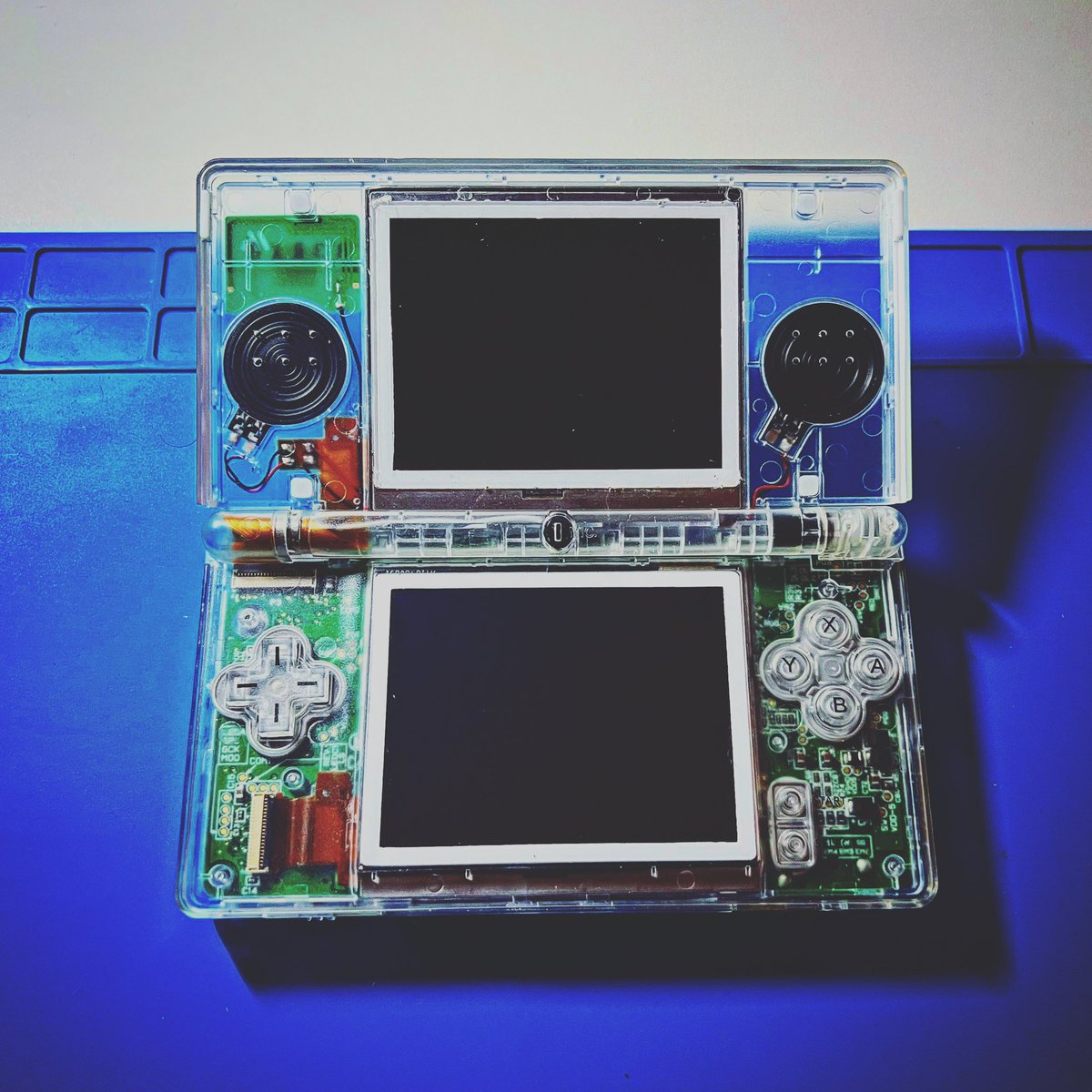 crazygaming89's tweet photo. DS dayyyyyssss 🕹️

#gamingcrazy #xbox #ps4 #gaming #gamer #retrogamer #retrogames #nintendo #gameboy #sega #sony #microsoft #repairs #elecronics #psone #playstation #oldskool #memories #forsale #wii #ps2 #xbox360 #supermario #pokemon #cod #callofduty #nintendods https://t.co/MTnVttIna7
