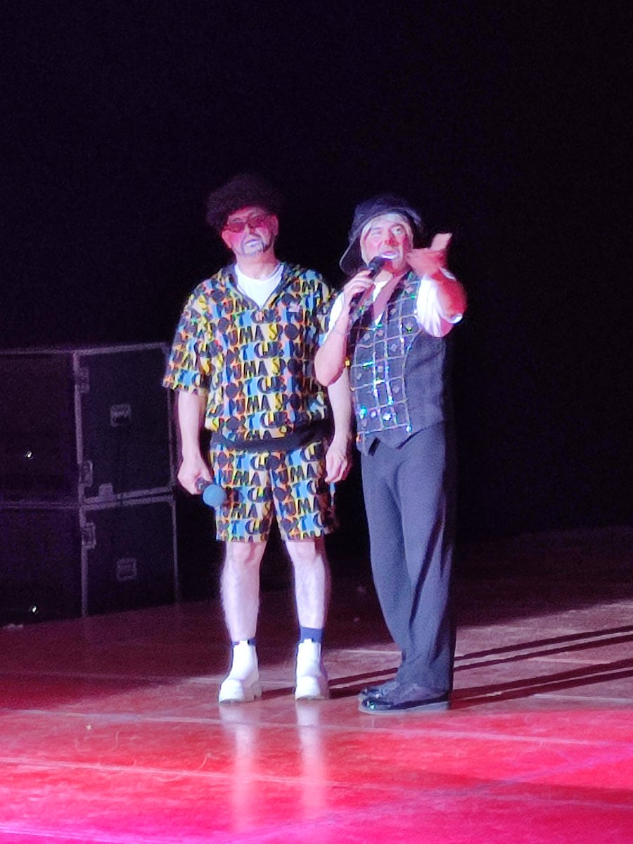 fcotavitasmdza's tweet photo. Gran show, gracias a los @LOSCHICHARRINES por brindarnos este tipo de entretenimiento en @TEATROPOLIS360 https://t.co/OCZO18b1TX