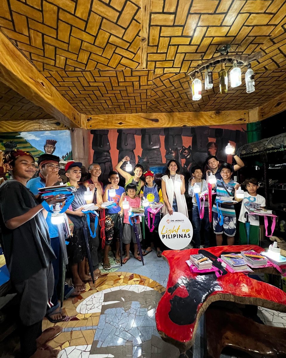 gretchenho's tweet photo. Light 💡 It may be trivial to us, but for the kids of Ifugao, having these solar lamps means security for their education. It means being able to continue their studies despite the brownouts that regularly come in a typhoon-battered region such as the Cordilleras. #WomanInAction https://t.co/uriTnXMUc1