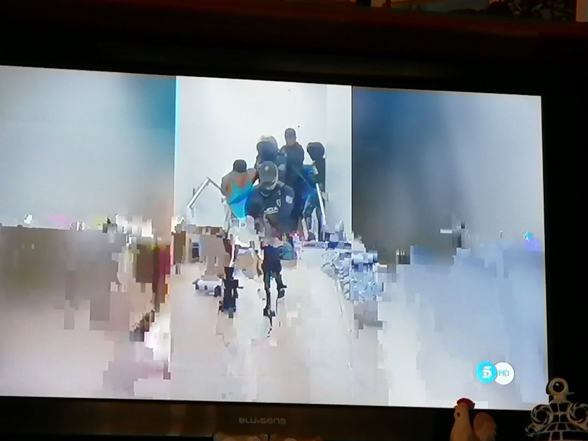 dugedeanhe's tweet photo. Últimamente @os_de_R va a peor, internet intermitente todo el día, la tv pues ya se ve, realizo reclamo por la pág y pasan de todo y llamo y solo reinician el internet, incapaz de mandar un técnico https://t.co/4yS9DKaNve