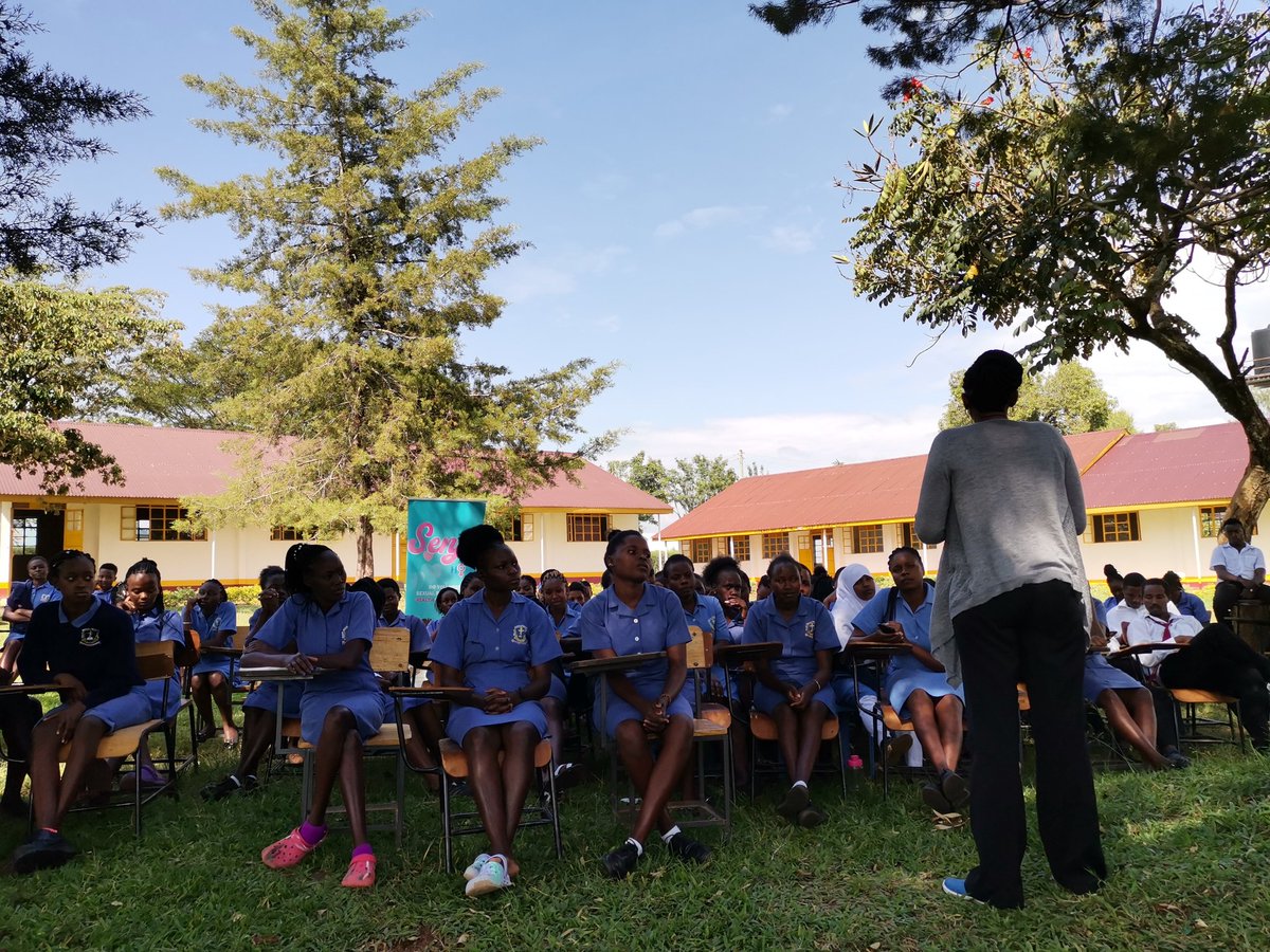 SenjeHotline's tweet photo. RH Lucy Wanyama engaging young people from KMTC RERA on matters reproductive health and safe sex.
#semanasenje https://t.co/ImfmUUnfdf