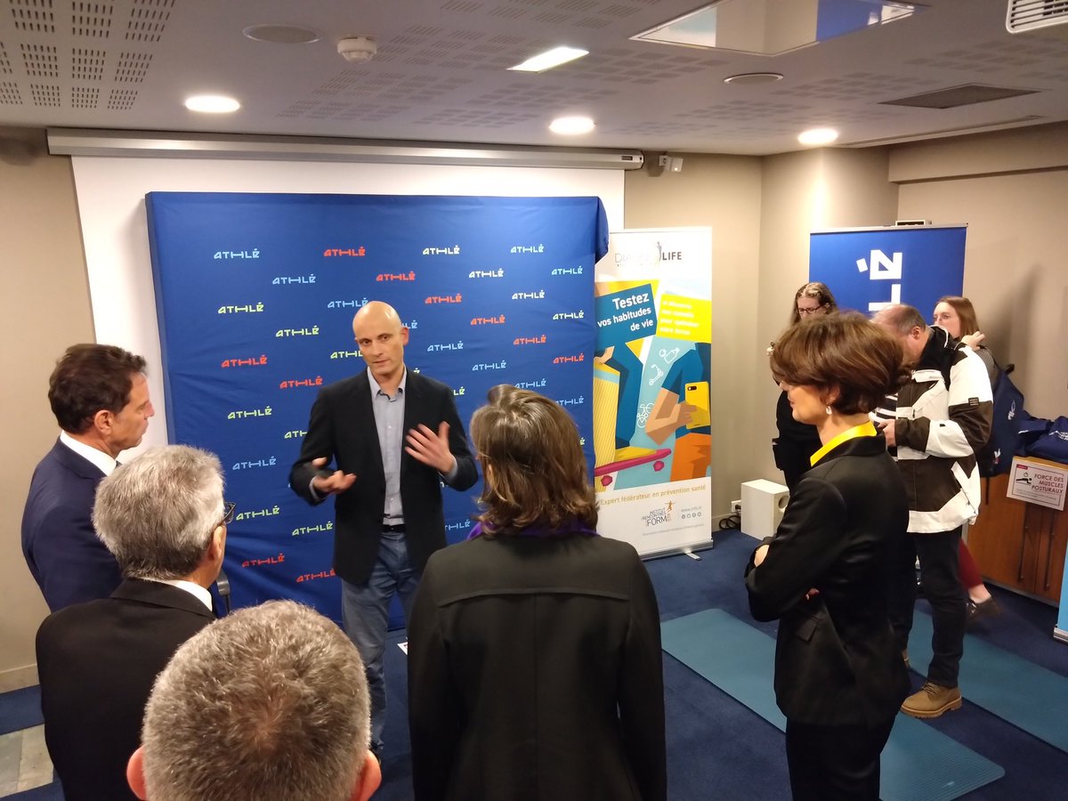 Un plaisir de partager les ateliers du <a href="/diagnoform/">DIAGNOFORM®️</a> by <a href="/FFAthletisme/">FFAthlétisme</a> avec <a href="/GeoffroyRDB/">Geoffroy Roux de Bezieux</a> <a href="/AOC1978/">Amélie Oudéa-Castéra</a> <a href="/dcarlach/">Dominique Carlac'h</a> 👏🤩 Bravo au <a href="/medef/">Mouvement des Entreprises de France</a> qui montre l’exemple dans la promotion des activités physiques et sportives en entreprise ! <a href="/MEDEFsport/">MEDEF Sport</a> <a href="/Medef_RSE/">Mouvement des Entreprises de France - RSE</a> @PresidentFFA <a href="/cmicouin/">Céline Micouin</a> <a href="/NaraynenS/">Steven NARAYNEN</a>