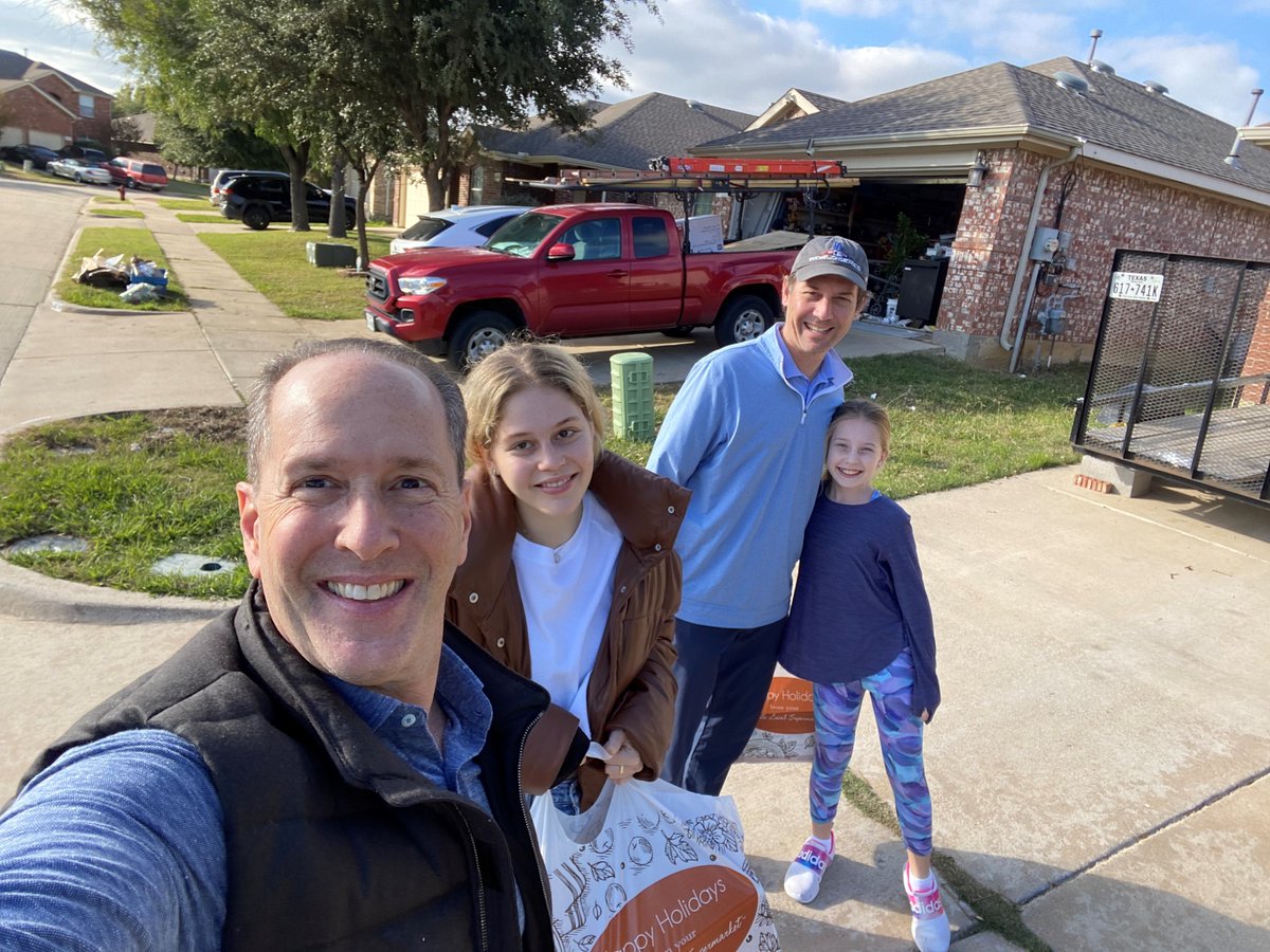 DallasBarAssoc's tweet photo. As part of their yearly tradition, members of the DBA Board of Directors and their families, including Michael Hurst (left) and Aaron Tobin, delivered Thanksgiving dinners to families in need. #feelingthankful #DBACommunity #givingback https://t.co/gLbIlp4kAp
