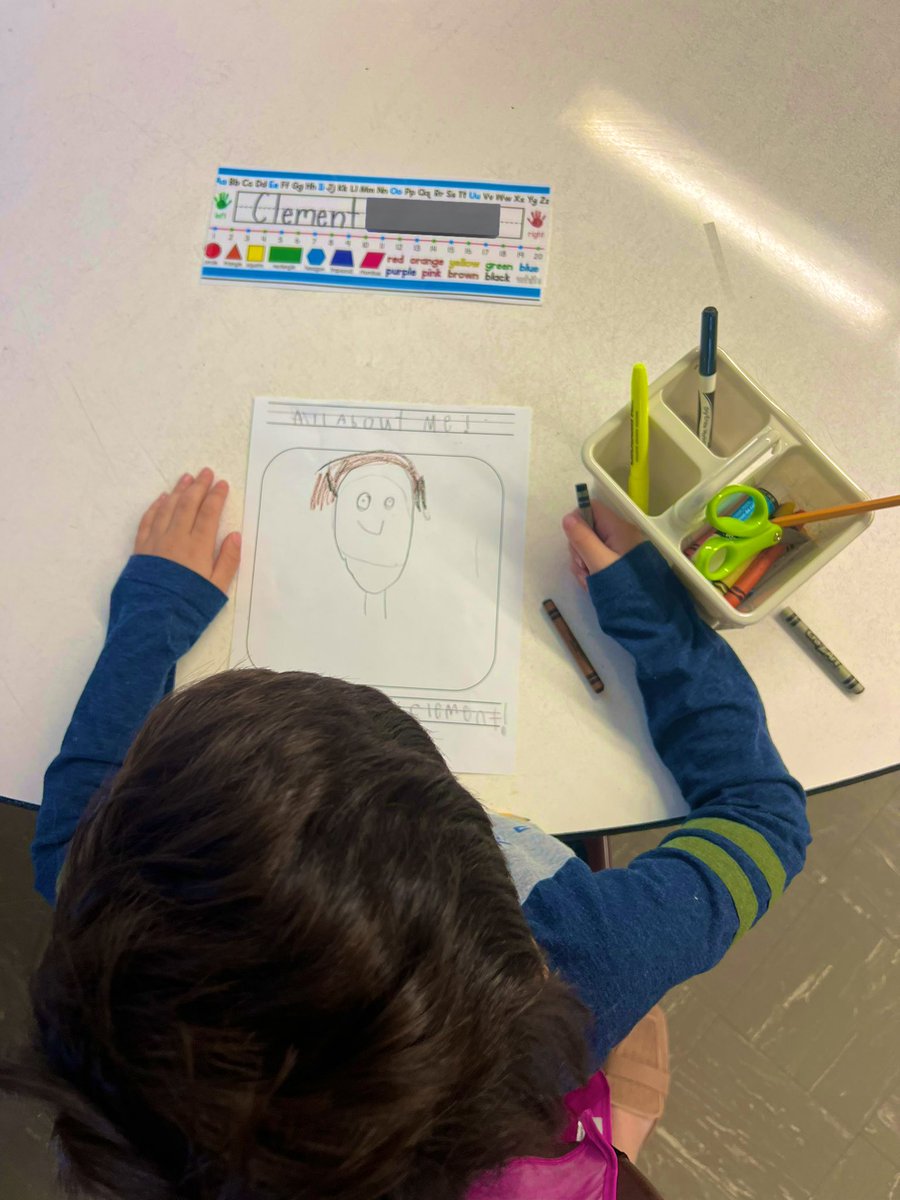 MissMusto29's tweet photo. Working on our All About Me self portraits! #OTES #SpartanLegacy #OceanPride ✏️ https://t.co/efJ4xwBC6j