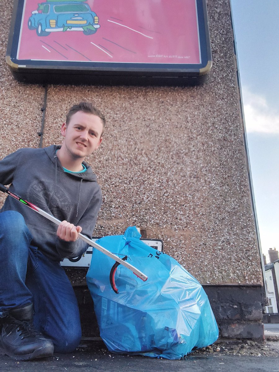 Today I spent my spare time cleaning up Hindley's Atherton Road and Beaufort Street. The main items I found litterd today were beer cans and disposable vapes. #HindleyCanBeBetter