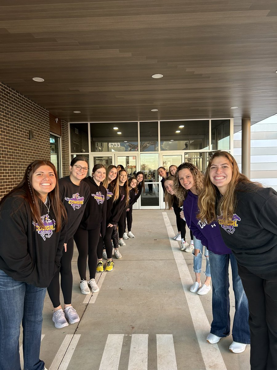 cowgirlsoftball's tweet photo. HSU Softball participated in Motivation Monday for the kids at Dyess Elementary school! Greeting them on their way to class to start their week. https://t.co/mS9YXWWfYe