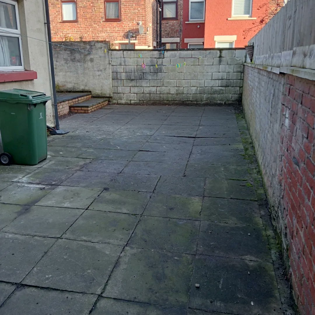 A yard tidy-up from this morning in Orrell Park 🌳🌳🌿🌿#lawncare #groundsmaintenanceliverpool #gardenmaintenanceliverpool
#gardenmaintenance #Totalcaregardens #liverpoolgardener  #Aintreegardener #localbusiness #liverpoolgardens