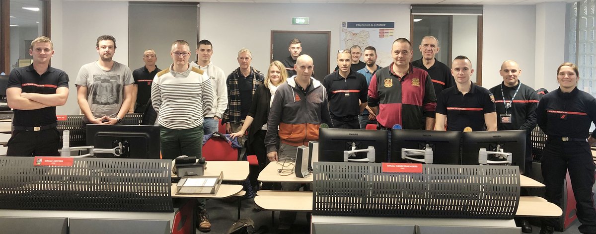 SDIS50's tweet photo. Mardi, a eu lieu une #formation #FMPA commune pour les personnels #sapeurspompiers #CTA #CODIS @sdis50 et les assistants de régulation médicales #ARM #SAMU50 sur les procédures et engagements des secours, leur permettant de découvrir l’environnement de travail de chaque service. https://t.co/qFhCQDfiSj