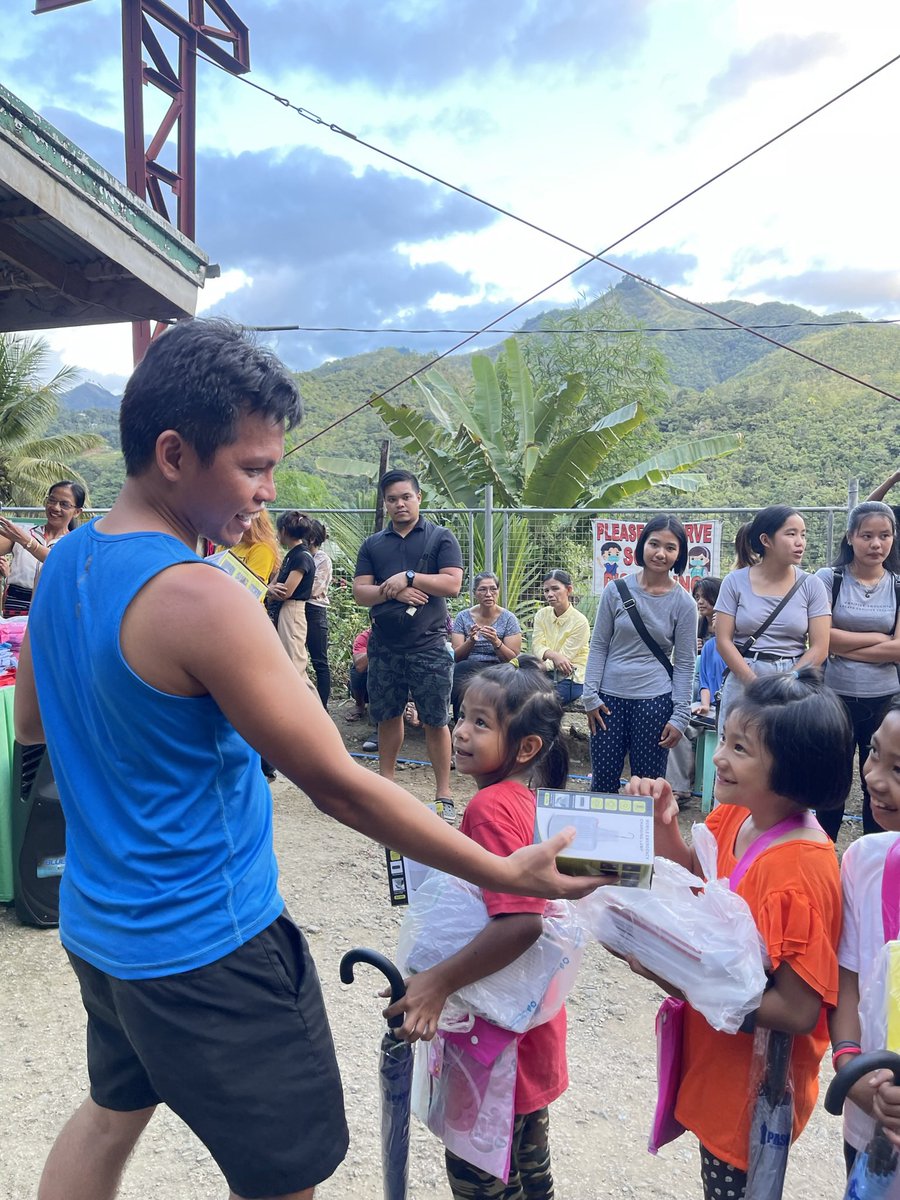gretchenho's tweet photo. For moms and teachers, it means peace of mind and having an extra hour or two in the night left for taking care of themselves.

Thank you, One Meralco Foundation, for supporting #WomanInAction, and the 150 school children of Banaue!

Let’s #LightItUp, one community at a time! https://t.co/Rz6InKHkAH