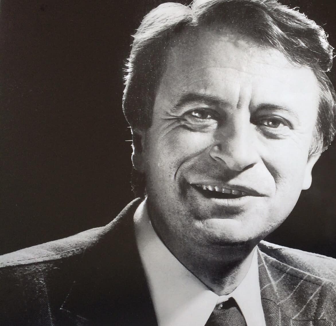 Nous avons appris la triste nouvelle de la disparition de notre fondateur, Bernard BOULANGER.
Il avait l'habitude de dire : « Boulanger fait mieux que vendre, il rend service.». 
Il nous aura légué ses passions de la technologie et du service client.
#SiBienEnsemble