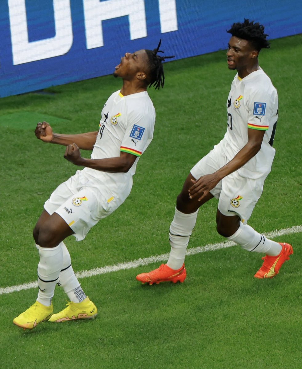 𝗙𝗨𝗟𝗟-𝗧𝗜𝗠𝗘 ✔️ 𝗕𝗜𝗚 𝗪𝗜𝗡 ! 🕺🏽🔥 

🇰🇷 𝗦𝗢𝗨𝗧𝗛 𝗞𝗢𝗥𝗘𝗔 2️⃣-3️⃣ 𝗚𝗛𝗔𝗡𝗔 🇬🇭

#BlackStars | #FIFAWorldCup| #TeamGhana | #Qatar2022