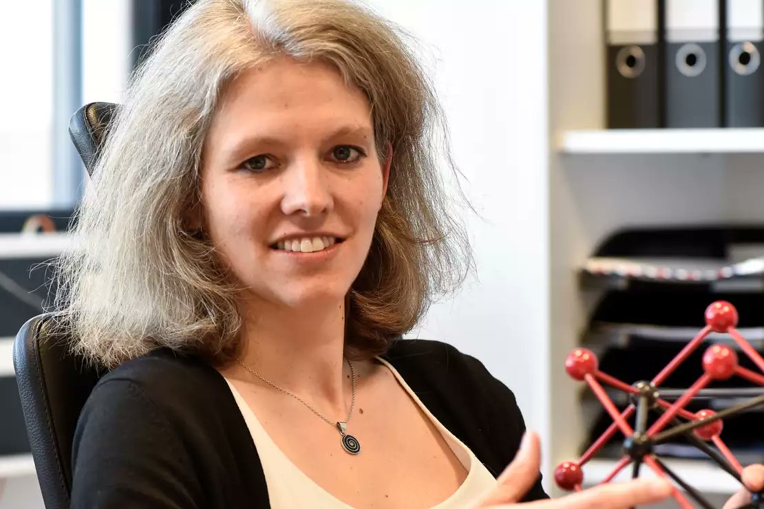 Max Planck Institute for Solid State Research (@mpifkf) on Twitter photo This week, our own Betinna <a href="/LotschGroup/">Lotsch Group</a> will deliver the Sheikh Saqr Materials Lecture at the 2022 International Winter School On Frontiers In Materials Science in India - a special annual lecture series supported by ICMS and RAK-CAM. Enjoy the experience, Betinna! This week, our own Betinna <a href="/LotschGroup/">Lotsch Group</a> will deliver the Sheikh Saqr Materials Lecture at the 2022 International Winter School On Frontiers In Materials Science in India - a special annual lecture series supported by ICMS and RAK-CAM. Enjoy the experience, Betinna!