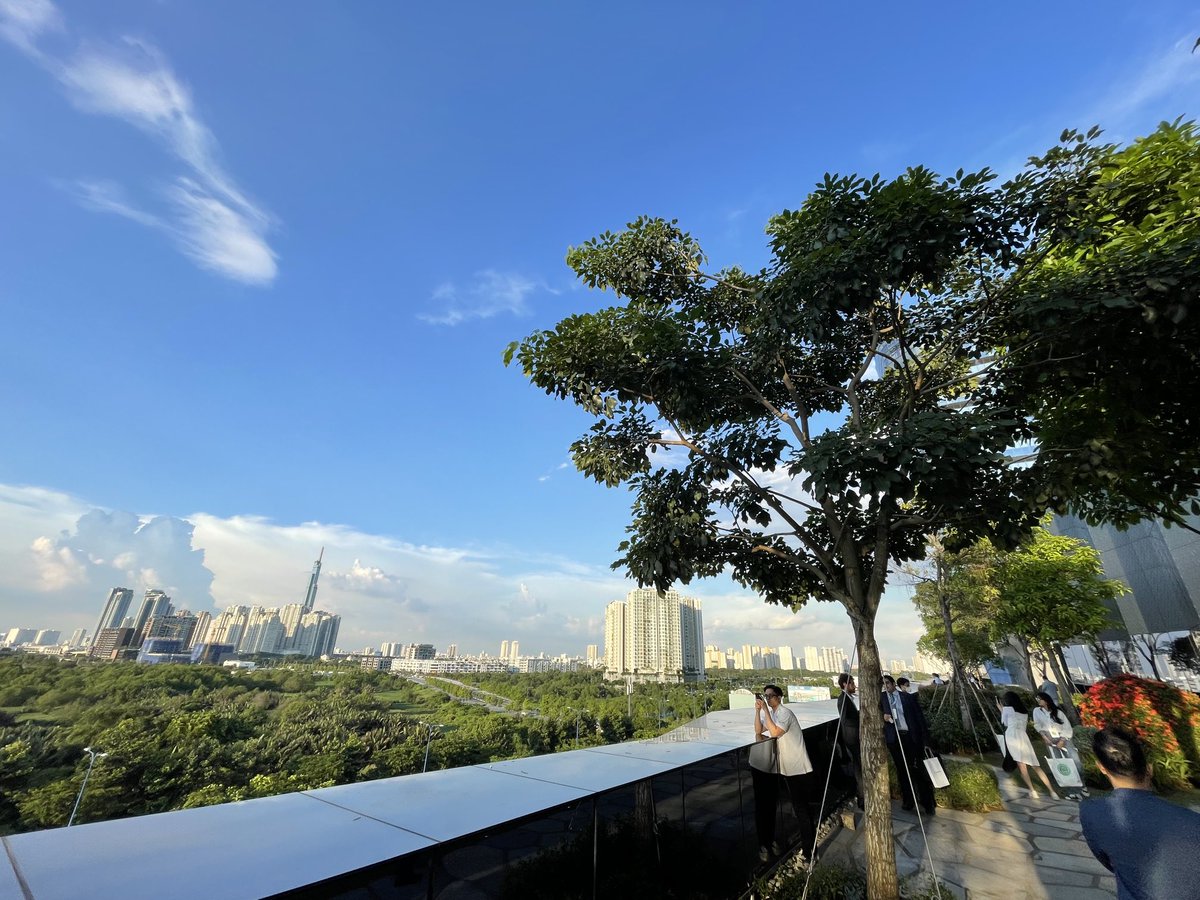 Agustaviano_S's tweet photo. Think Clean and Go Green ❤️
Go green to keep this World Clean… 🌏
Participated at the Green Export Promotion today in Ho Chi Minh City (28/11).
Business and trade must achieve sustainable development for our present and future generations.
#gogreen #greenexport #kjrihcmc https://t.co/8bNnjksZ4z