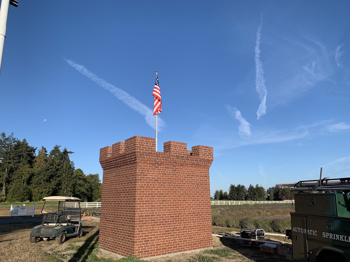 WashingtonInn's tweet photo. Something old and something new…a new flagpole, sign post and irrigation pump house. https://t.co/caWWQw1KRK
