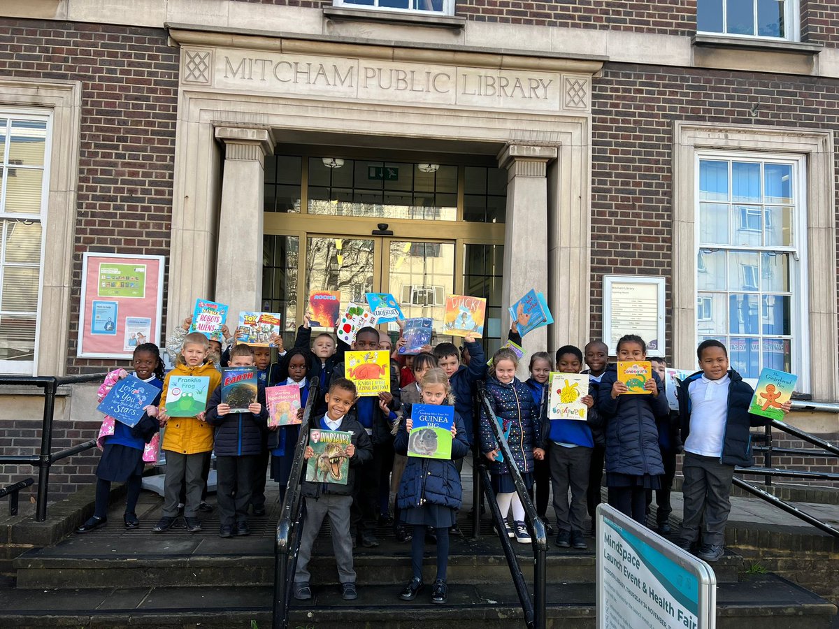Today 1B visited Mitcham Library. The children had a lovely time and STOC is really enjoying making good use of our local library! Such a great resource to have on our doorstep. @MertonLibraries @Merton_Council #welovereading #readingisknowledge 💛💙