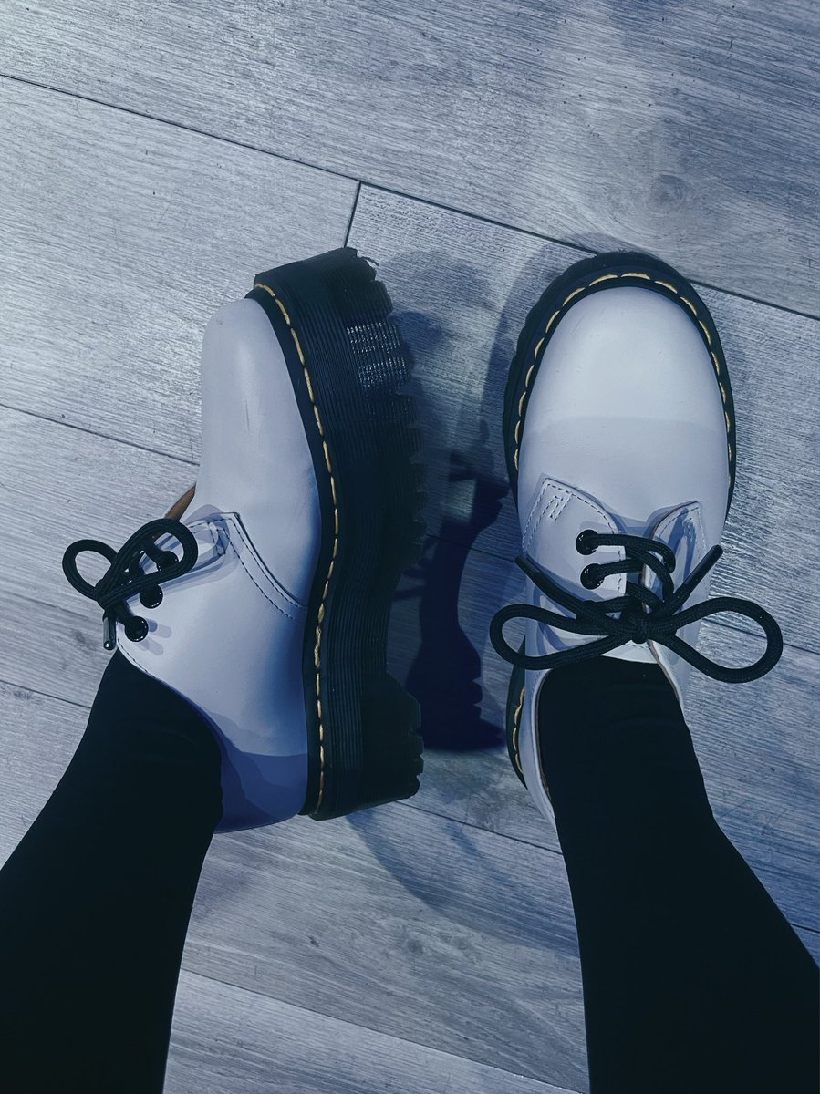 haru_nemuri's tweet photo. Be in a stuido with new cute shoes 🫀🤍

新しいかわいい靴でスタジオ🫀🤍

#DrMartens #drmartensstyle @drmartens https://t.co/Mdy0fX3PGb