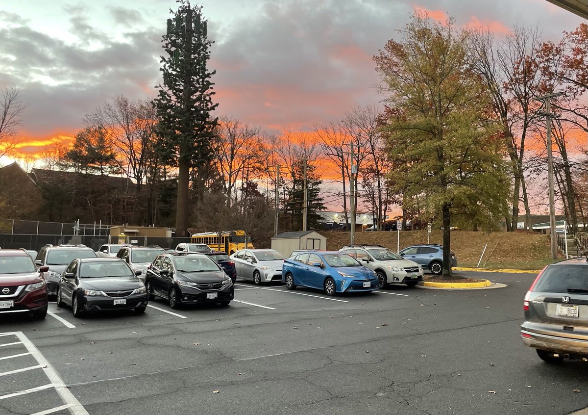 jesuisdebra's tweet photo. And it’s a beautiful day for the Monday after Thanksgiving ⁦@FCPSR2⁩ ⁦@kilmercougars⁩ ⁦@swmcfarlane⁩ https://t.co/lMxSoJhJQd
