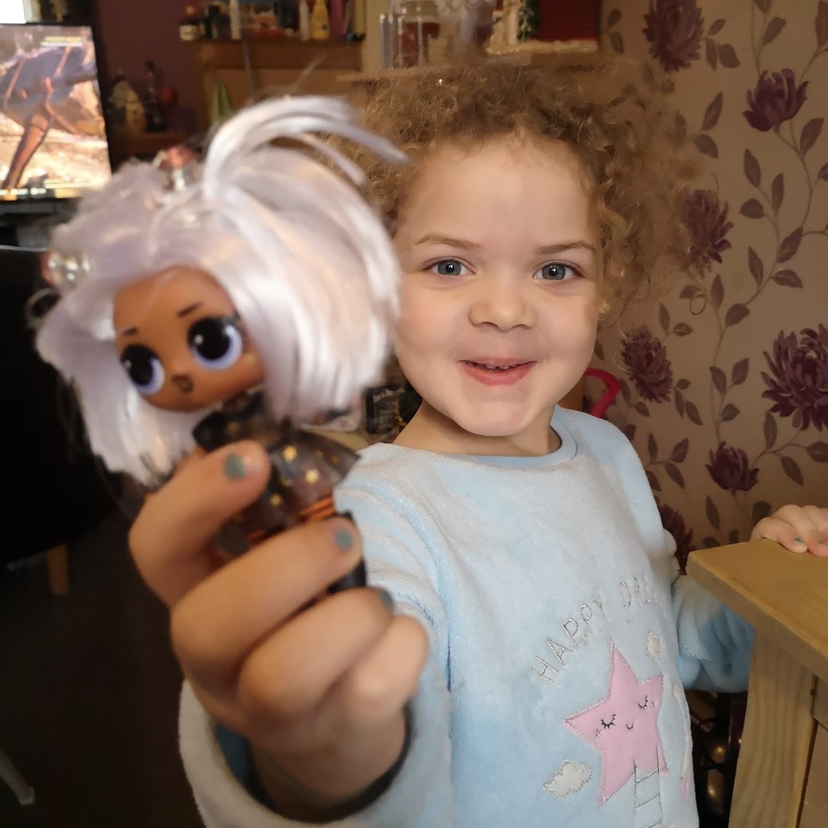 @Outright_Games We loved them since they came out! The idea of a surprise doll was enthralling! My Aela still collects them now  #LOLSurprise #BBsBornToTravel This would be amazing! For my Aela 🎄🎅