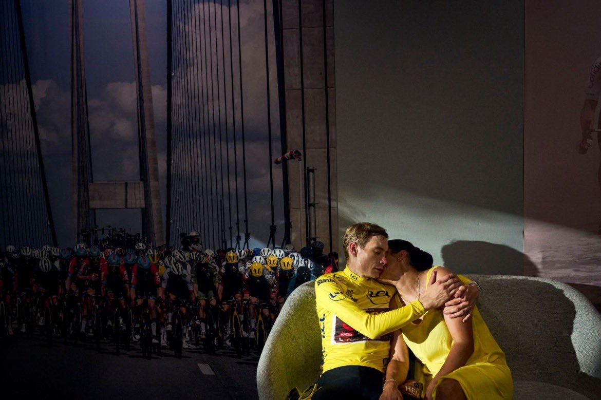 EvaMarisa's tweet photo. Jonas Vingegaard beautifully captured after winning the Tour de France.

Quite possibly my fav photo of the 2022 cycling season.

It poignantly shines the light on the importance of loved ones in achieving sport greatness.

Nobody wins alone ✨

📸 @BramBerkien 

#cycling #letour https://t.co/CHHxhACgBK