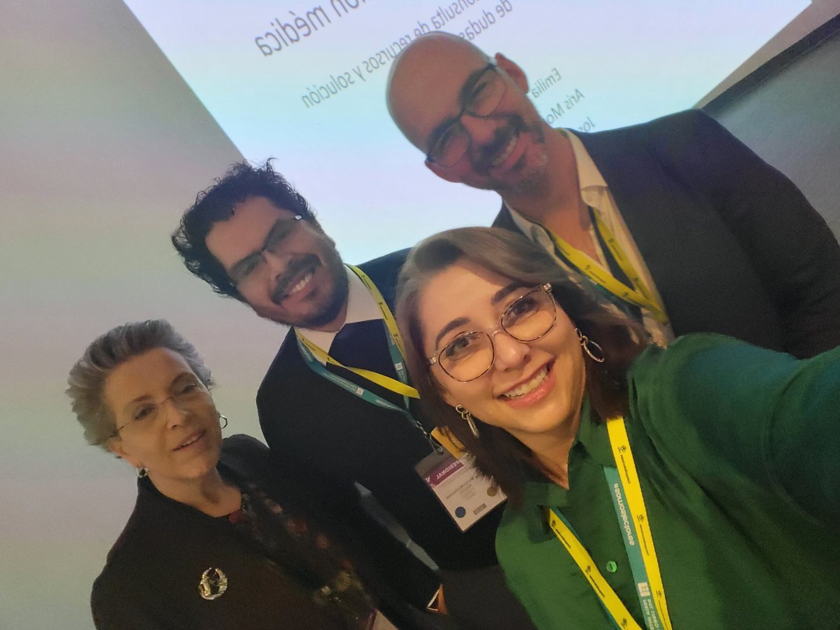 A punto de iniciar el taller relámpago sobre traducción médica con <a href="/cosnautas/">Cosnautas</a>, José de la Riva, <a href="/AMMonteReb/">Aris Montesinos</a> y Emilia Picazo en #SanJerónimo.