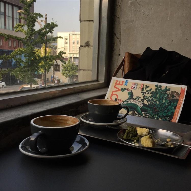 누군가를
만날 때

옷을
차려 입는 것도

그 사람에게
예의를 갖추는 일이고

말을
가려하는 것도

그 사람에게
격을 높히는 일이고

행동을
조심하는 것도

그 사람에게
품위를 지키는 것 입니다

사소한 것 들이지만
그것들이 큰 비중을 차지합니다.🖊

-지나간다 다지나간다1.2-