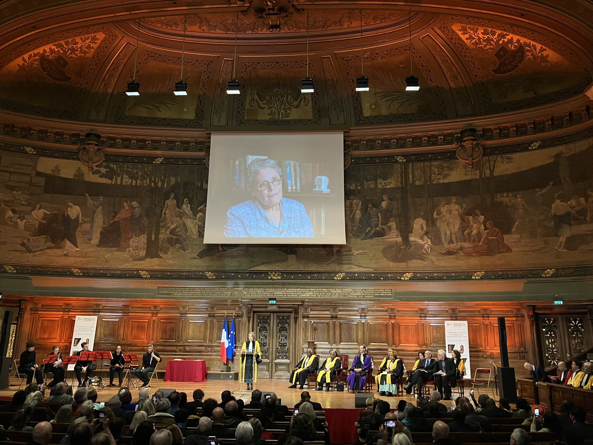 Remise à la Sorbonne Nouvelle du doctorat honoris causa a Dora María Téllez Arguello, féministe, défenseuse nicaraguayenne des droits humains et de la justice sociale, ex commandante sandiniste, emprisonnée depuis 17 mois pour avoir osé critiquer le régime de Daniel Ortega.