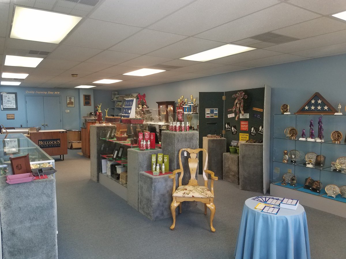 BullocksEngrave's tweet image. A peek at the showroom.  Order now for Christmas!

#BullocksEngraving #engravedgifts #ChristmasGifts