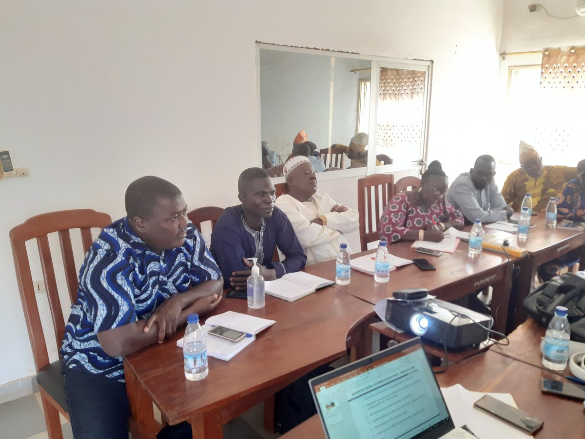 uncpsbenin's tweet photo. L'Union Nationale des Coopératives de Producteurs de Soja UNCPS-Bénin a tenue sa première session du conseil d'administration ce vendredi 25 Novembre 2022.
N'oubliez pas de vous abonnez pour ne manquer aucune actualité.
#labelsoja #MAEP #MIC #UNCPS #wasexo https://t.co/YKRIgHUb50