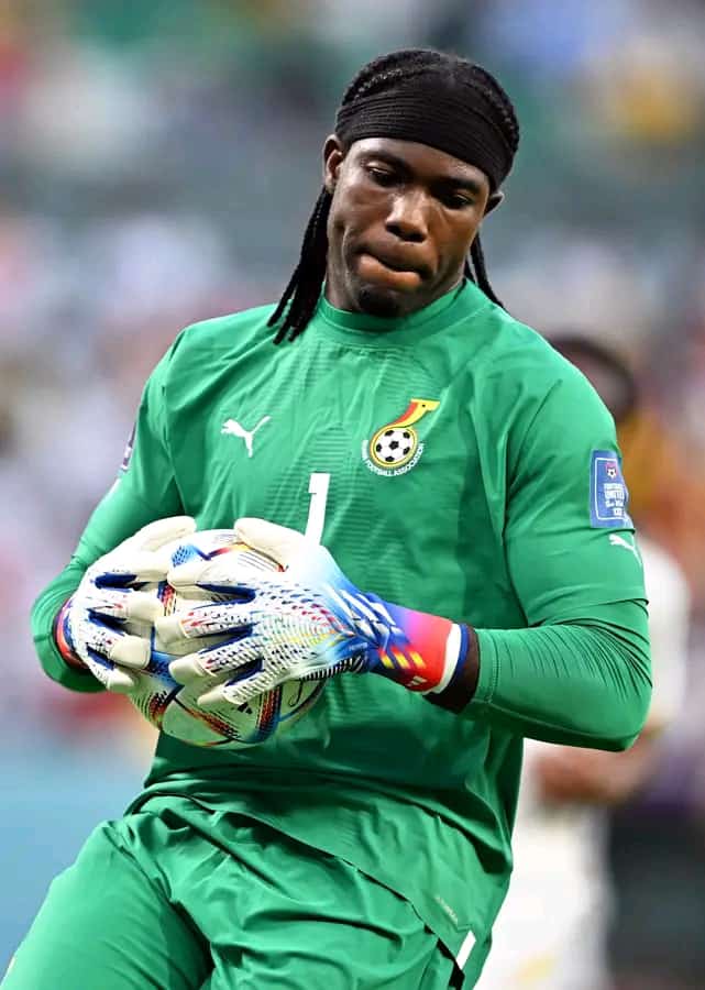 001_Iceboy's tweet photo. @Serwaa_Amihere please post this man too
GOALIE MU @burnaboy https://t.co/t2UpVRSMTa