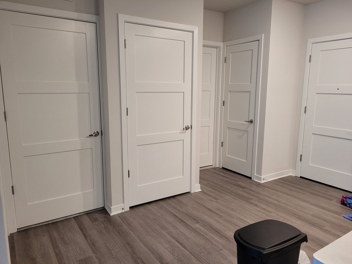 skijoey's tweet photo. @calebsaysthings I moved into a brand new apartment with the Grey floor. But I think the arrangement of the doors is worse. There's one more you can't see on the left. https://t.co/2QqT2BgLUB