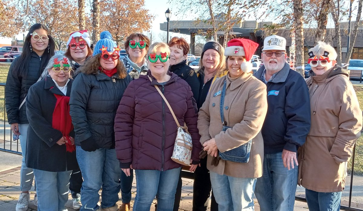 Alva Kreutzer (@golfcrazed2) on Twitter photo EGV Lions serving hot chocolate at <a href="/ElkGroveVillage/">Elk Grove Village</a> tree lighting. Happy holidays from the Lions Club EGV Lions serving hot chocolate at <a href="/ElkGroveVillage/">Elk Grove Village</a> tree lighting. Happy holidays from the Lions Club