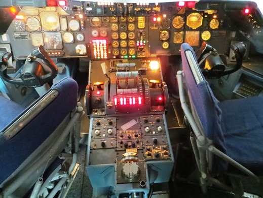 NewarkAirMus's tweet photo. We saw that #FlightDeckMonday was trending so we thought we'd better join in with a picture of our #TriStarSIM in #NAMHangar2 https://t.co/jB2Y8b4spT