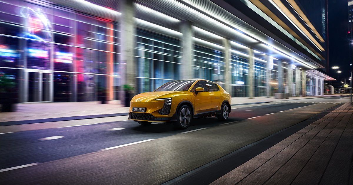 AiwaysFrance's tweet photo. Le nouveau SUV U6 coupé sport 100% électrique arrive ! Ses courbes lui donnent un design puissant qui ne passe pas inaperçu. ✨
Alors, que pensez-vous de ce nouveau SUV ?
#aiways #ElectricNative #electriccar #SUV #aiwaysU6 https://t.co/xgtGCL9RFX