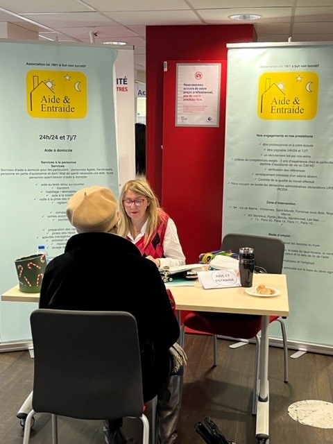 PlateformeE's tweet photo. Le job dating organisé par Evolia93 en partenariat avec le Pôle emploi de Montreuil s'est tenu le 24/11/2022. Avec plus de 40 postes à pourvoir, les employeurs présents ont fait part de leur satisfaction quant à la qualité des candidatures.
#jobdating #emploi #servicesalapersonne https://t.co/ANpaeOgPpE